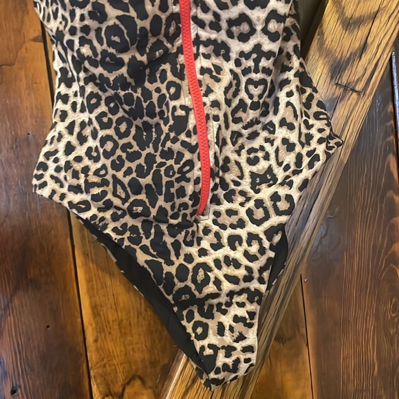 Gorgeous Veronica Beard, leopard swimsuit size large - Picture 3 of 7